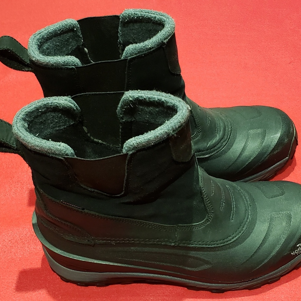 Mens The North Face snow boots